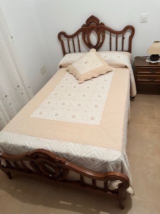 2 Camas, Mesilla y Colchones Madera