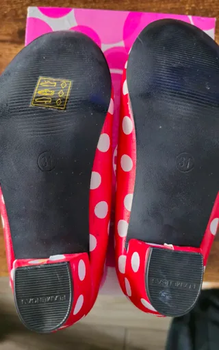 Zapatos Sevillanas Lunares Rojos