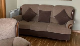 Divano e poltrone in legno imbottite