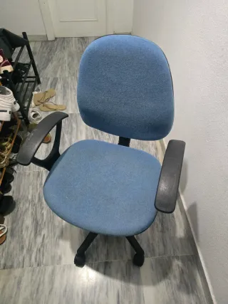 Silla de oficina con ruedas