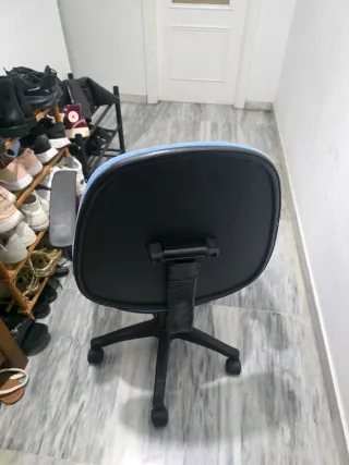 Silla de oficina con ruedas