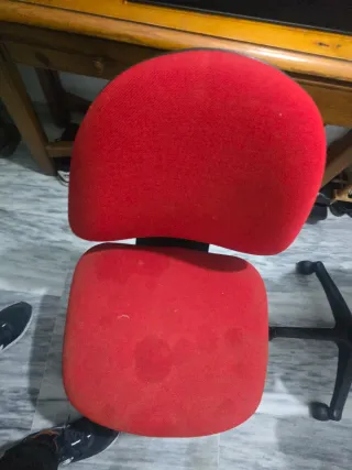 Silla de oficina con ruedas