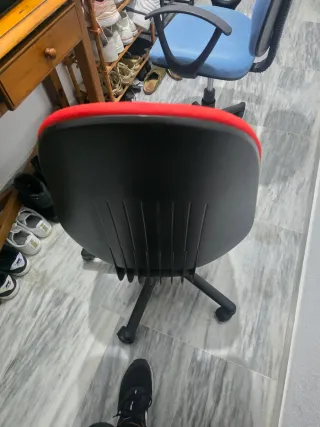 Silla de oficina con ruedas