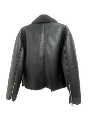 Cazadora efecto piel forro borreguito Mango