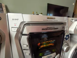 Minicadena Panasonic SA-AK300 Bi-amplificado 5cds