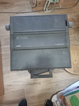 Máquina de escribir eléctrica Olivetti ET 510