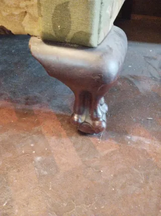 Sillón floral verde y multicolor