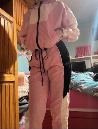 Conjunto chándal rosa y blanco polinesia