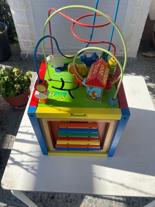 Centro de actividades infantil de madera