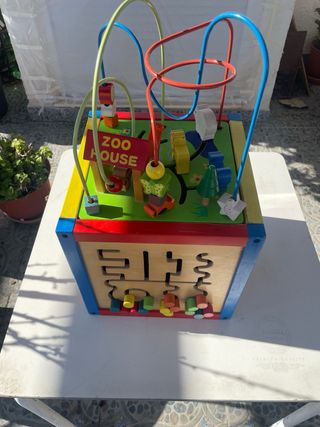 Centro de actividades infantil de madera