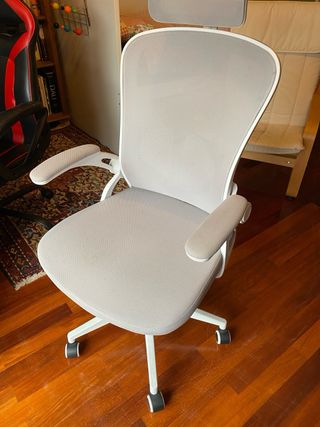 Silla de oficina ergonómica blanca