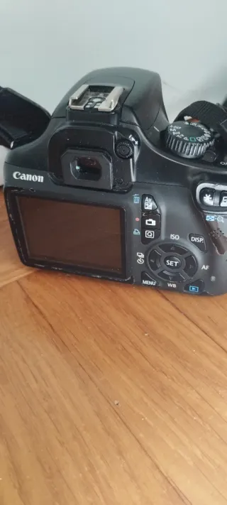 Canon EOS 1100D + 3 Baterías y base de carga doble