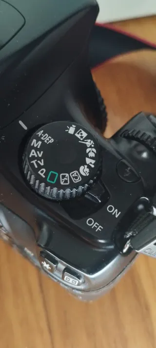 Canon EOS 1100D + 3 Baterías y base de carga doble