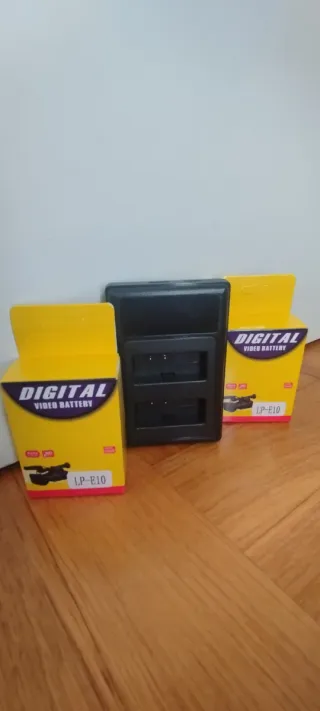 Canon EOS 1100D + 3 Baterías y base de carga doble