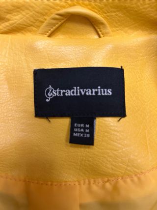Cazadora de cuero amarillo
