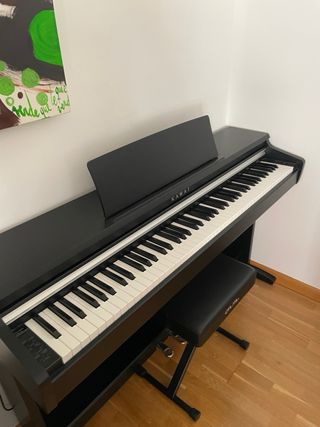Piano Kawai KDP 110 con banqueta