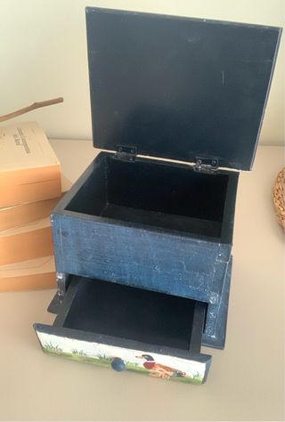 Caja antigua decorada con patos