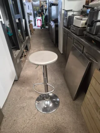 Taburete alto regulable