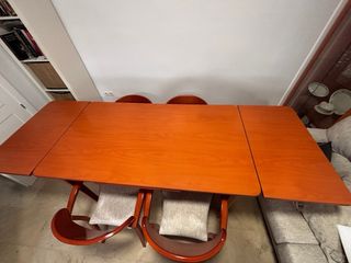 Mesa de comedor con 4 sillas