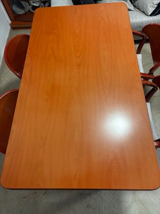 Mesa de comedor con 4 sillas