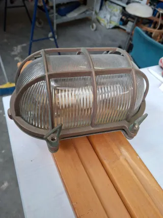 Faro de barco antiguo