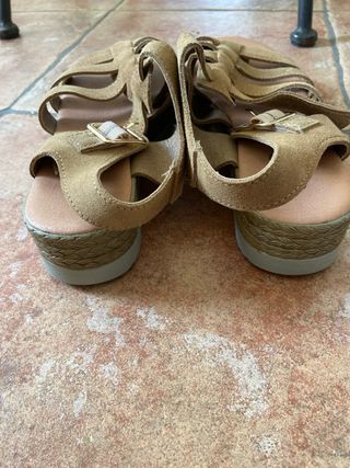 Sandalias con plataforma de piel beige