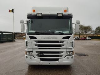Scania P 400-CAMIONES PORTAMAQUINARIAS