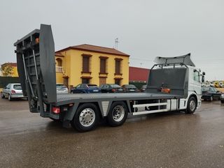 Scania P 400-CAMIONES PORTAMAQUINARIAS