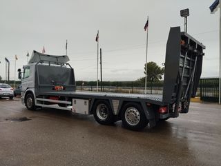 Scania P 400-CAMIONES PORTAMAQUINARIAS