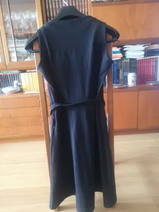 Vestido Midi negro con cinturón, de entretiempo