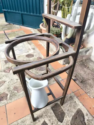 Palanganero de madera antiguo