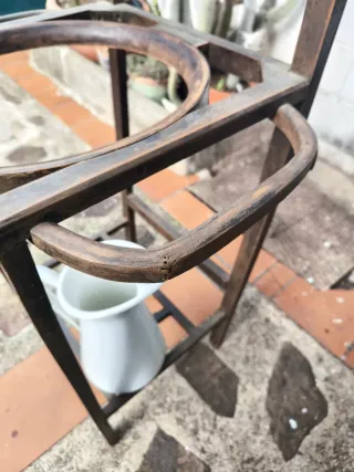 Palanganero de madera antiguo