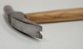 ANTIGUO MARTILLO DE TAPICERO.