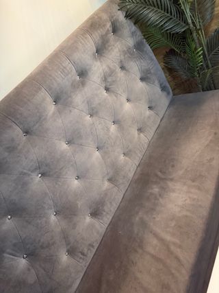 Mobiliario de Restaurante: Mesas y Sillas con Sofa