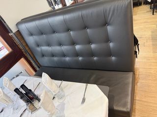 Mobiliario de Restaurante: Mesas y Sillas con Sofa