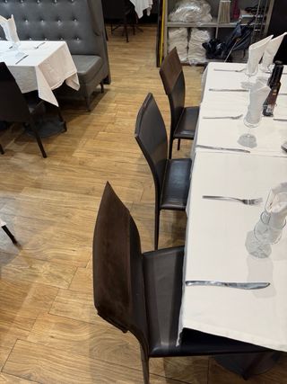 Mobiliario de Restaurante: Mesas y Sillas con Sofa