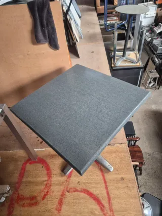 Mesa cuadrada parte inferior y exterior