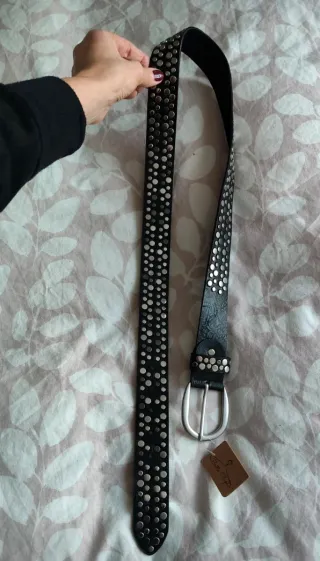 Cinturón rockero con tachuelas unisex