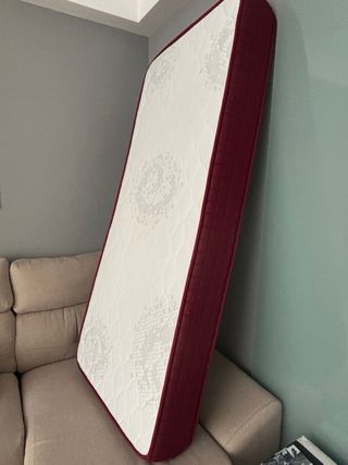 Estructura de cama de madera + colchón