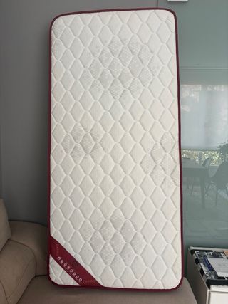 Estructura de cama de madera + colchón