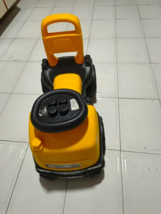 Coche corre pasillos