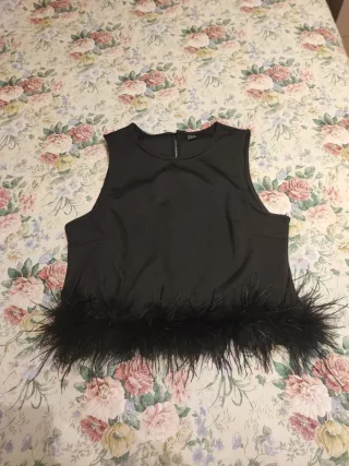 Top piume nero