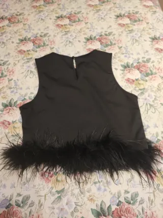 Top piume nero