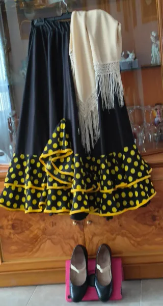Falda flamenca con mantón