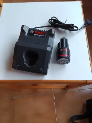 CARGADOR BOSCH Y BATERÍA BOSCH 12 V