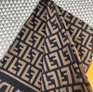 Bufanda Fendi Marrón y Negra