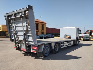 Scania P 380-CAMIONES PORTAMAQUINARIAS