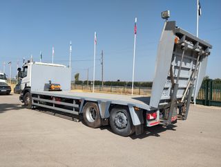 Scania P 380-CAMIONES PORTAMAQUINARIAS