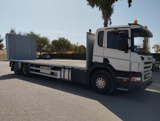 Scania P 380-CAMIONES PORTAMAQUINARIAS