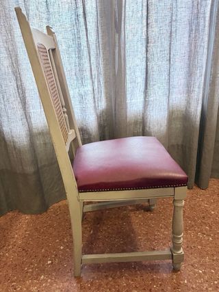 Silla restaurada gris claro envejecido